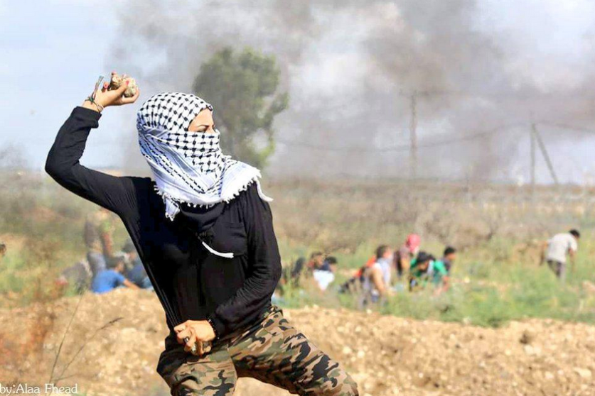 Palestinian girl in Gaza demonstrating near the buffer zone